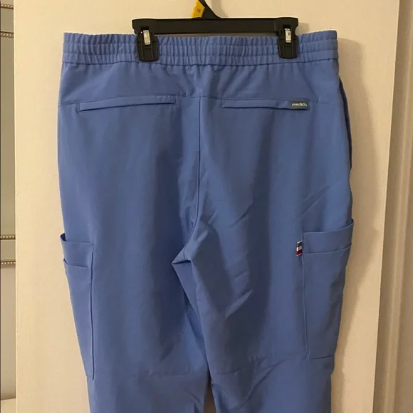 Blue Medical Scrubs Set
Pants M, 2 top S ( but frets M) - Picture 4 of 6